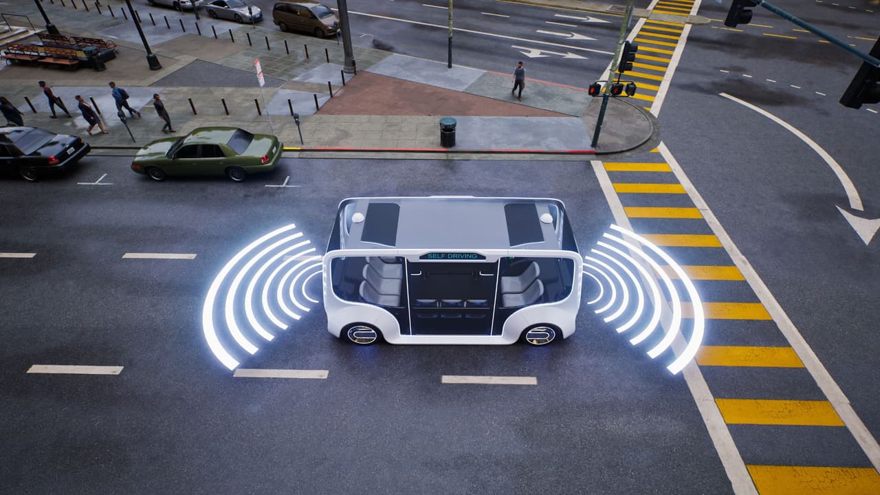 <h3 class="cms-H3-H3">Qué puede esperar el público </h3>Por ahora, lo que se verá en Dallas 
<b>son vehículos en prueba. </b>
<br>
<b>No serán taxis disponibles</b> para el público general. 
<br>El proceso será gradual. Primero aprendizaje. Luego validación. 
<b>Después, si todo avanza, operación. </b>
<br>La conclusión es simple: 
<b>Los robotaxis de Amazon van en camino. </b>
<br>Pero antes de subirte a uno, la ciudad tendrá que
<b> convertirse en su sala de entrenamiento.</b>