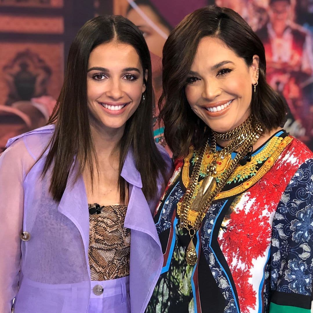Karla Martínez no dejó pasar el momento y se tomó una foto con Naomi Scott, quien llevará sonrisas a todo el mundo con su interpretación.