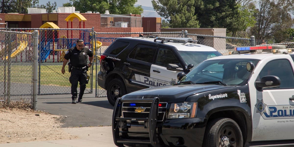 Fallas de seguridad permitieron el tiroteo en una escuela de San Bernardino, según organización 