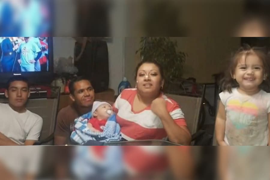 La madre de familia fue arrollada cuando intentaba sacar del auto a su pequeña hija de 2 años de su asiento infantil. José Macías, de 22 años, fue arrestado en conexión al suceso y se le presentaron cargos por homicidio vehicular y conducir bajo los efectos del alcohol.