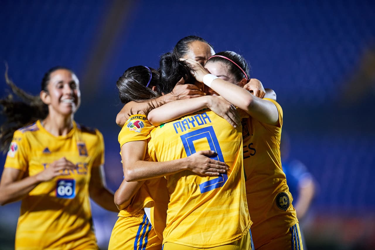 Tigres derrotó al Pachuca con doblete de StephanyMayor y uno más de Ovalle; por 'las Tuzas' descontó Viridiana Salazar. Las de Tigres ya son segundas, con un partido menos que el líder América.