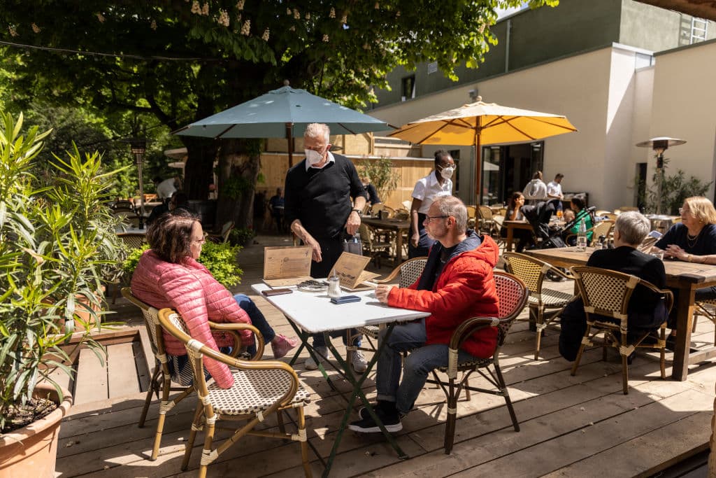 California eliminará los requisitos de distanciamiento social en negocios el 15 de junio