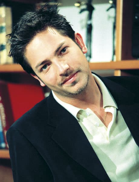 'Gerardo' era cantante, un muchacho muy tierno que estaba perdidamente enamorado de 'Emilia.