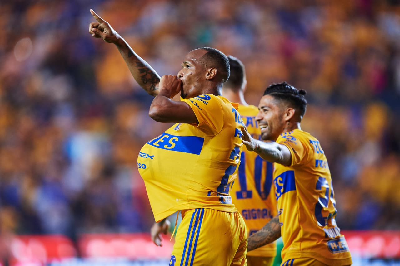 El futbolista, además. dedicó el gol al bebé que viene en camino.