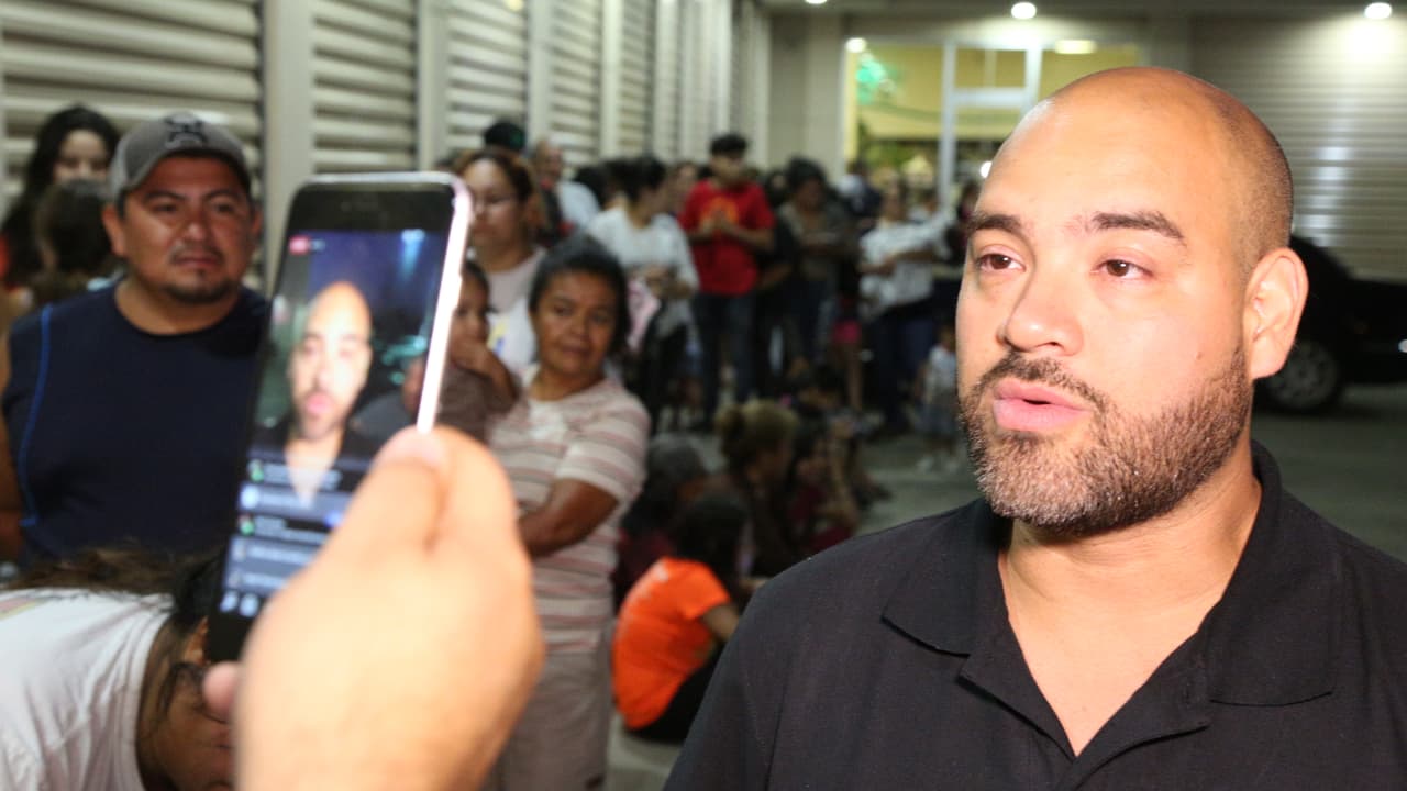 Así fue la entrega de ayudas por 'El Bueno, La Mala y El Feo' en Port Arthur, una de las localidades más afectadas por el huracán Harvey.