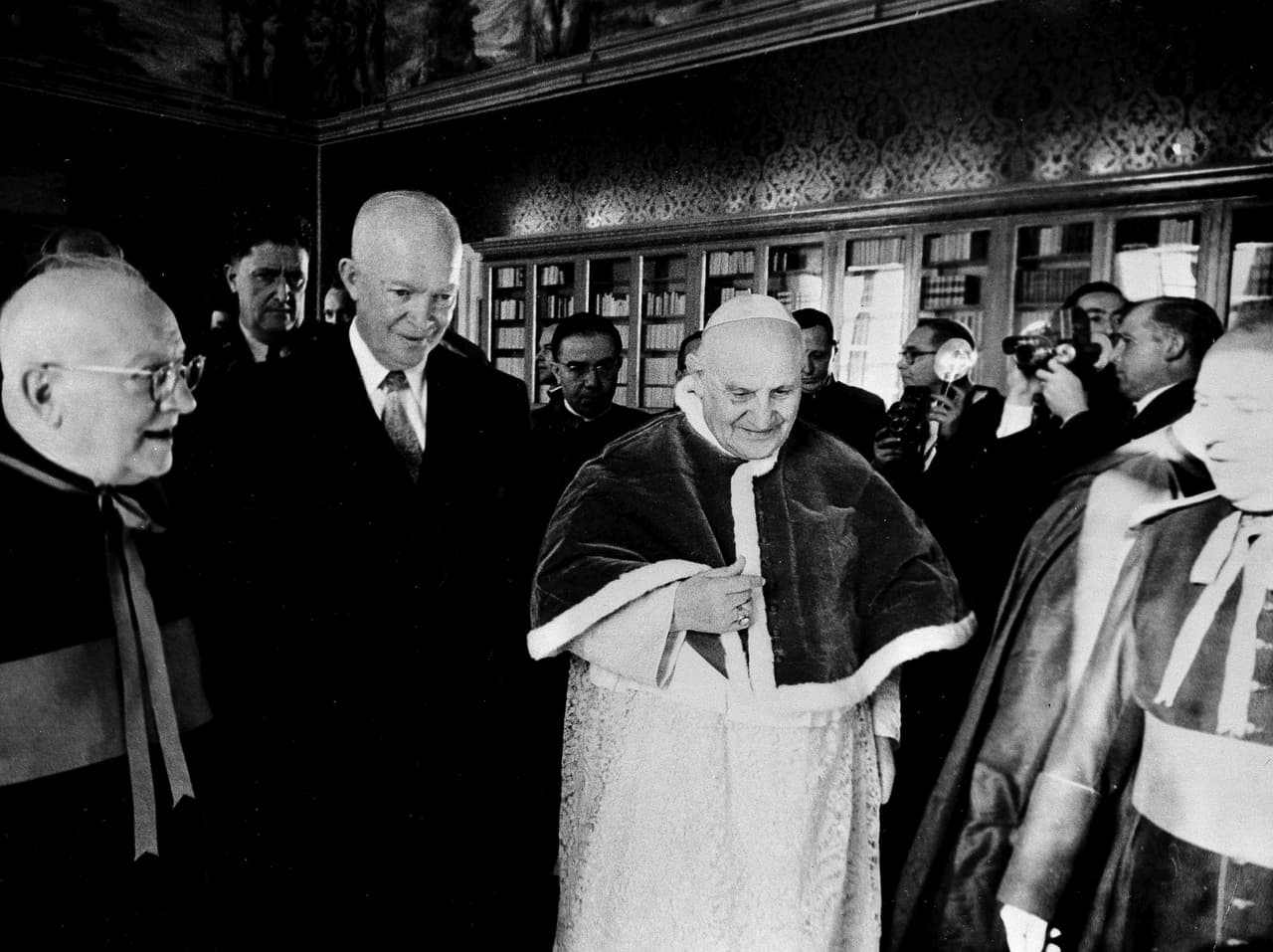 <b>Juan XXIII y Dwight Eisenhowerf</b>
<br>
<br>El encuentro en diciembre de 1959 entre el presidente estadounidense, héroe de la segunda guerra mundial, y el papa. El italiano Giuseppe Ceppetelli murió el 3 de junio de 1963.
<br>