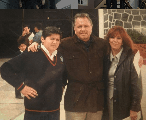 Fueron a comer y Paco Stanley "se echó unos tragos (y) se puso a llorar". 
<br>