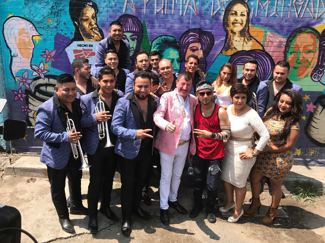 Don Germán Lizárraga y su banda Estrellas de Sinaloa, grabaron el tema 'El Padrotito', cuya letra rinde homenaje a las sexoservidoras.