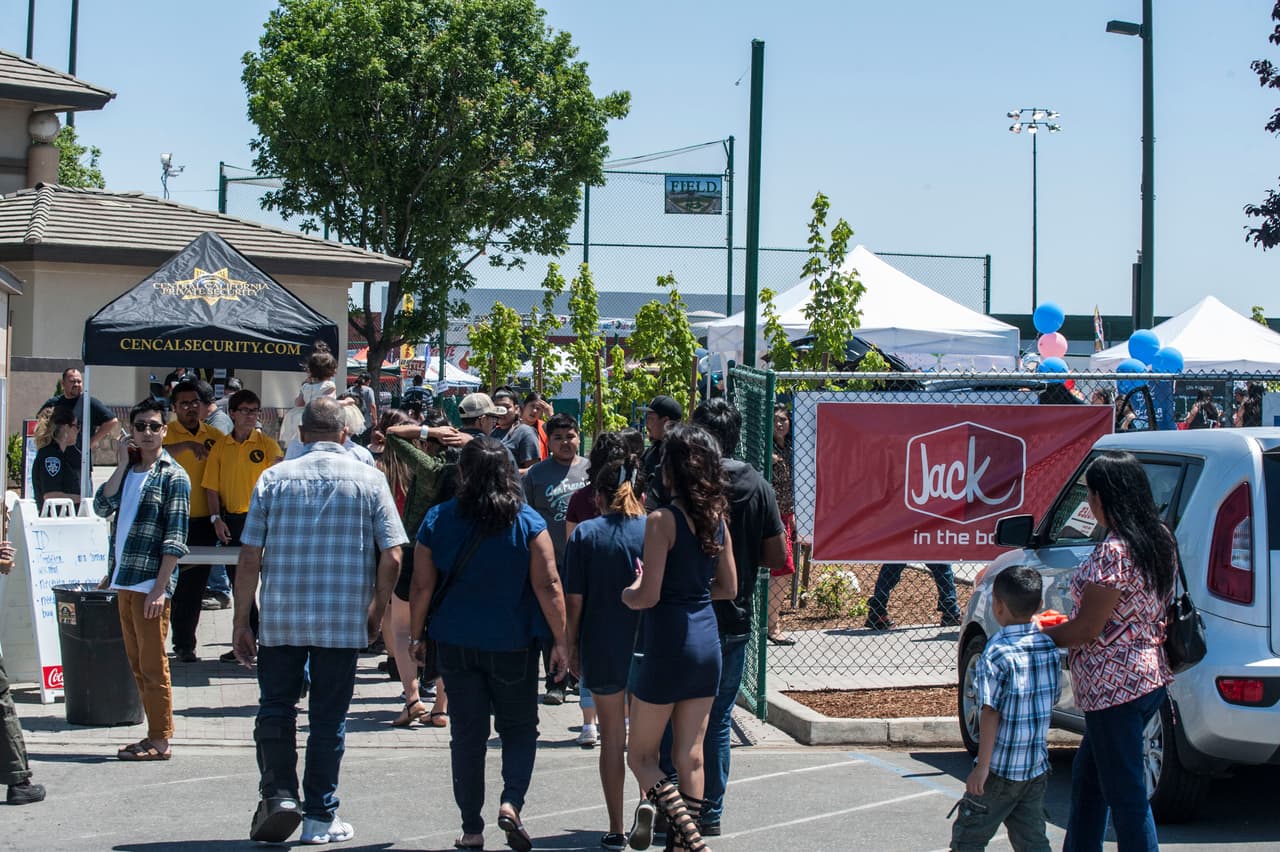 Festival del Cinco de Mayo con la familia Univision Fresno