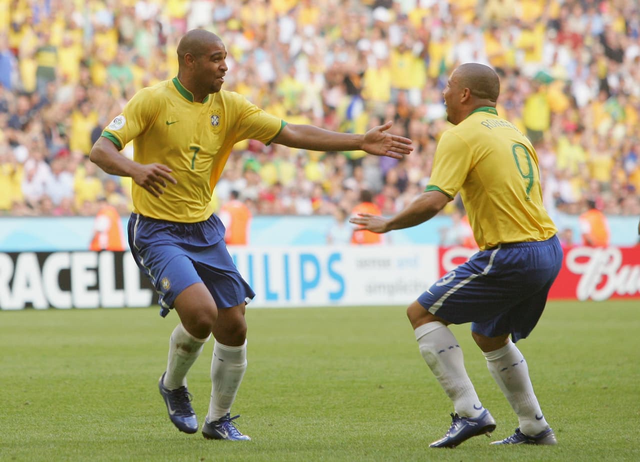 Adriano anotó su primer gol en mundiales en el 2-0 de Brasil a Australia. La "Canarinha" ganó su grupo con comodidad y Ronaldo de paso se convirtió en el máximo artillero mundialista (título que Miroslav Klose le arrebató ocho años después).