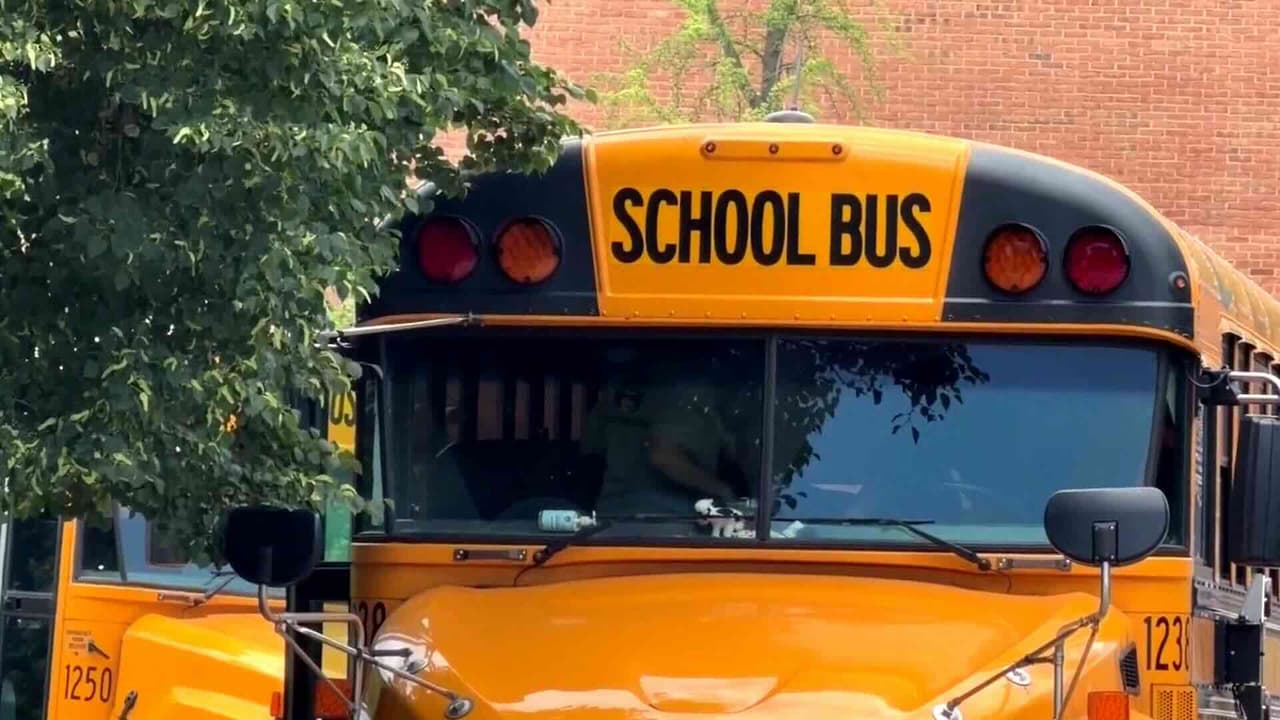 Video capta operativo de ICE frente a escuela en Baltimore; padres exigen respuestas