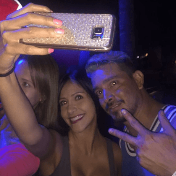 Las chicas no dejaban de seguirlo y él encantado de la vida.