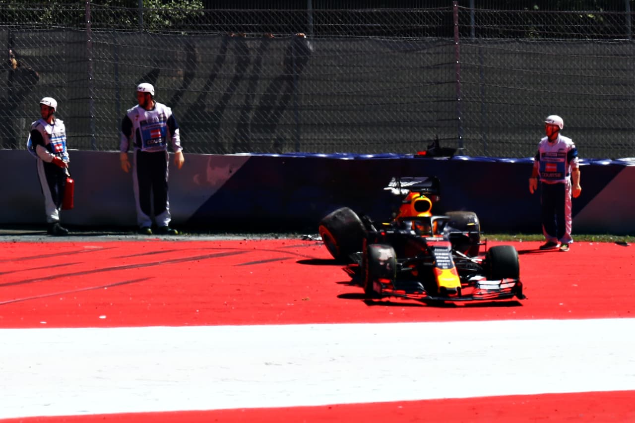 Este viernes los motores se prendieron en el Red Bull Ring, en Spielberg, para dar inicio al Gran Premio de Austria con las primeras dos sesiones libres. Charles Leclerc y Lewis Hamilton fueron los dos más rápidos en una jornada accidentada en la que Max Vertsappen, Valtteri Bottas, Sebastian Vettel, Pierre Gasly, entre otros, tuvieron inconvenientes.