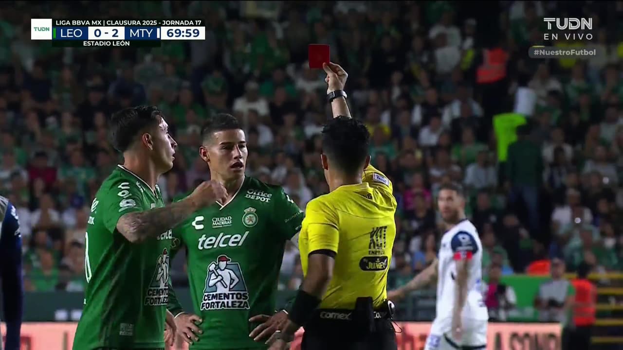 Lo que James le habría dicho al árbitro para su expulsión vs. Rayados 