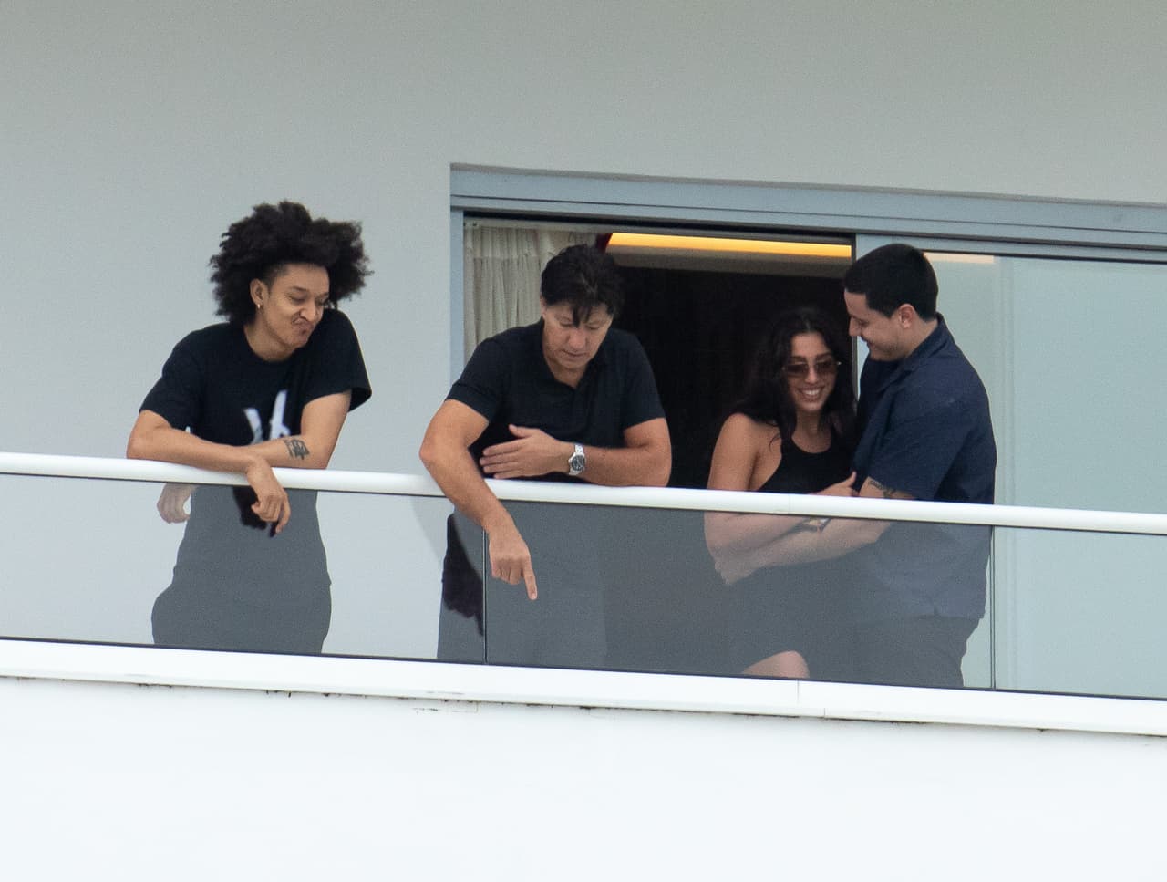 Los padres de Ahlamalik Williams aseguraron que Madonna les contó que tiene planes a futuro con su hijo, cuando termine su gira 
<b><a href="https://www.univision.com/famosos/tras-cancelar-conciertos-por-ordenes-medicas-madonna-muestra-como-le-inyectan-su-propia-sangre-para-rehabilitarse-video">Madame X'.</a></b>