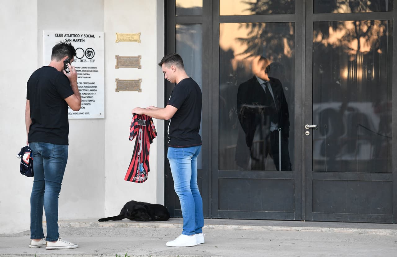Familiares y amigos cercanos de Emiliano Sala se reunieron en San Martin de Progreso (Argentina) para darle la despedida al argentino, fallecido en un accidente aéreo.