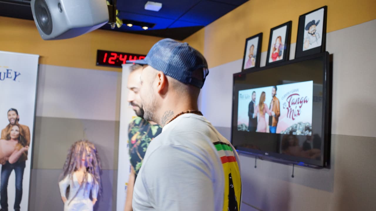 Residente se la pasó a todo dar con El Tambochi y El Compa Ivan.