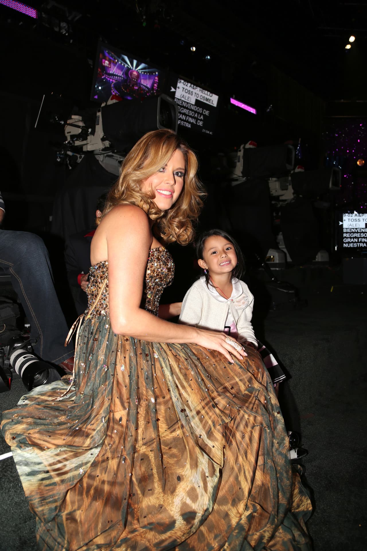 Gracias a esto, madre e hija han logrado forjar una estrecha relación. Desde que era muy pequeña, Dinorah ha acompañado a su mamá a alfombras rojas, programas de televisión y más.