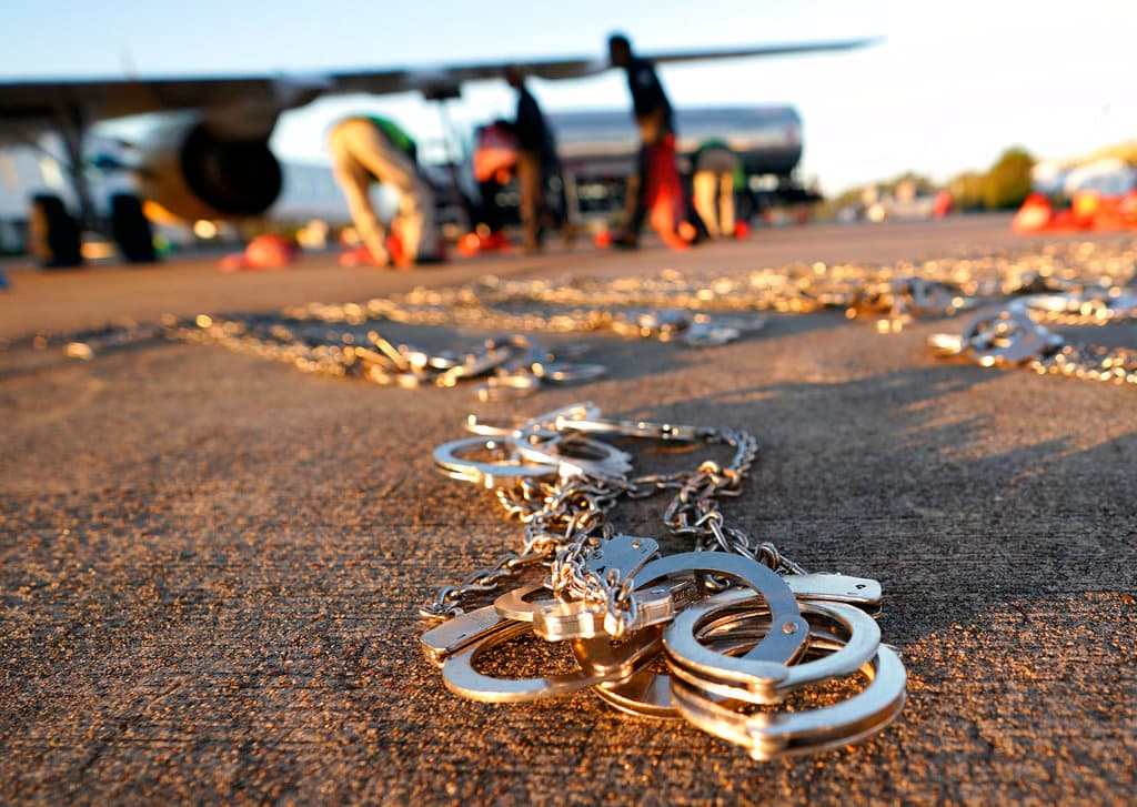 “Ni de aquí, ni de allá”: deportados de Trump viven incertidumbre mientras buscan rehacer sus vidas tras ser expulsados