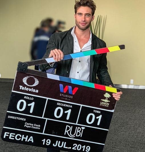 El actor de 39 años publicó un emotivo mensaje al iniciar así su participación en 'Rubí'.