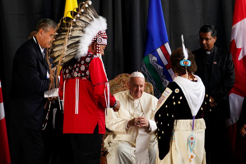 “Esta disculpa valida nuestras experiencias y crea una oportunidad para que la Iglesia repare las relaciones con los pueblos indígenas de todo el mundo”, dijo el gran jefe George Arcand Jr., de la Confederación del Tratado Seis. Pero enfatizó: “Esto no termina aquí, hay mucho por hacer. Es un comienzo”.