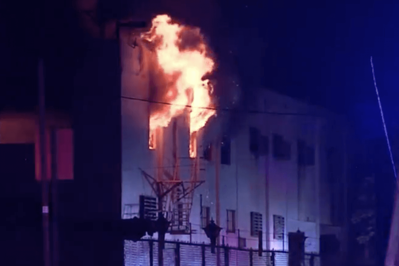 La histórica cervecería iba a ser remodelada como un distrito de oficinas, residencial y comercial, según los planes anunciados en marzo por los desarrolladores.
<br>
<br>El antiguo sitio de Lone Star Brewery sería convertido en el destino de estilo de vida más nuevo y prometedor de San Antonio:
<b> Lone Star District.</b>