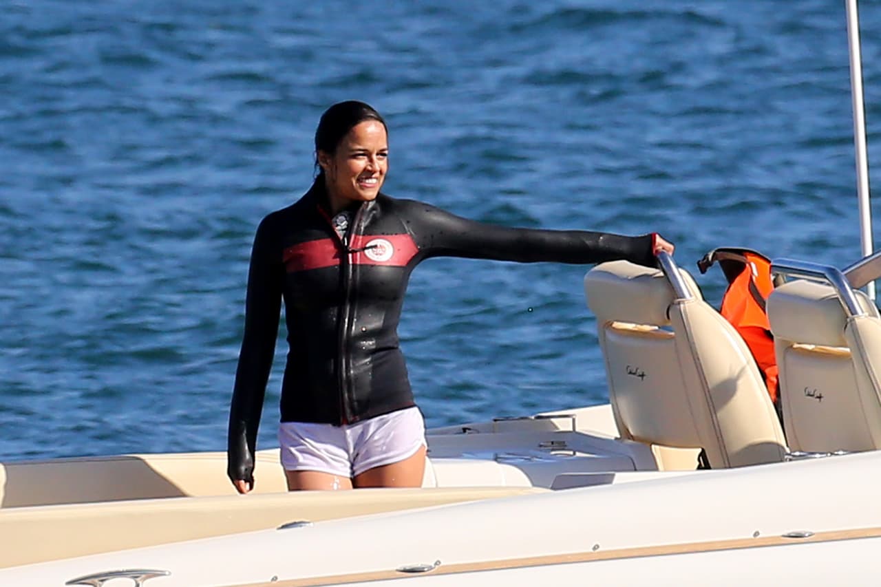 Muy sonriente y divertida.