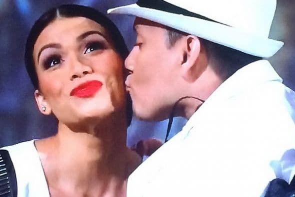 Este beso levantó los ánimos el sábado pasado en el programa.