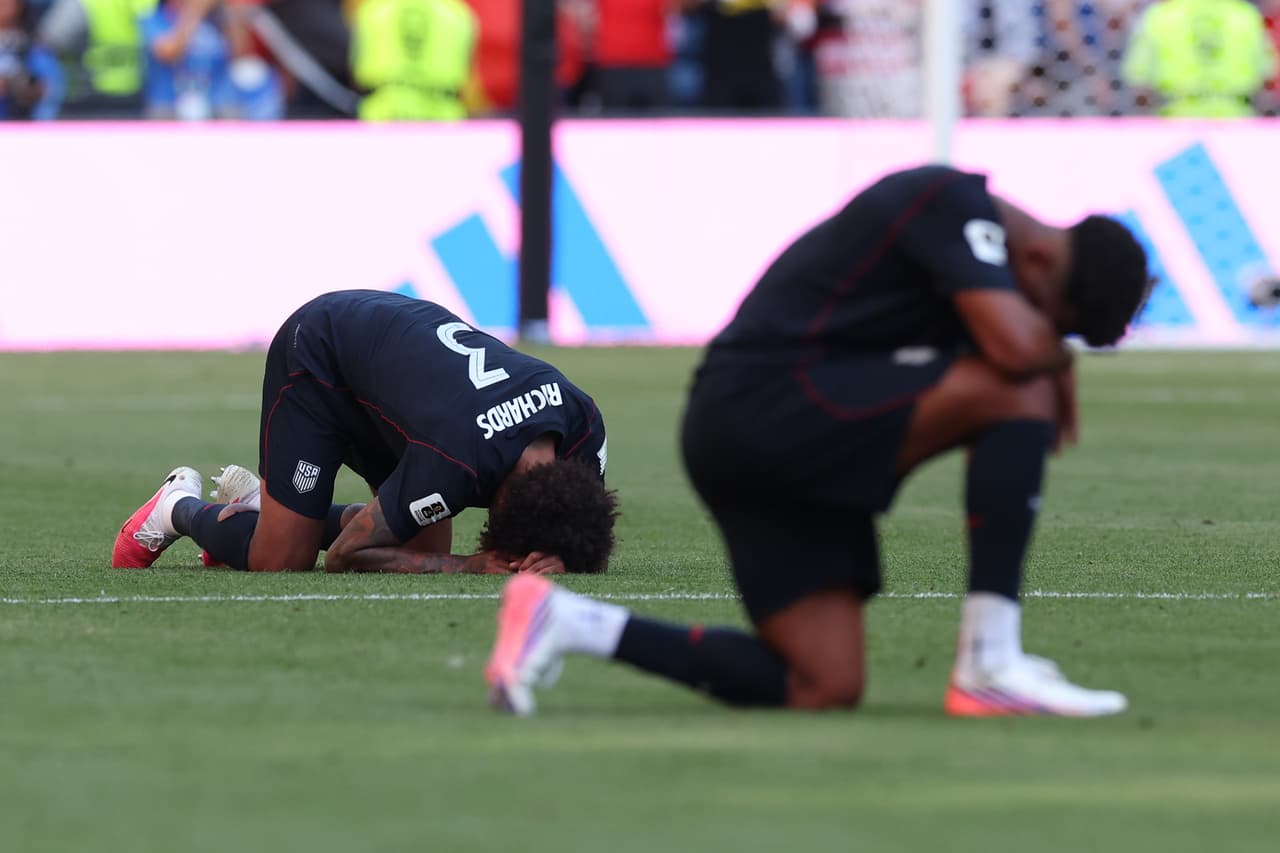 Chris Richards (3), de Estados Unidos, reacciona tras el partido de octavos de final de la Copa del Mundo entre Estados Unidos y Bélgica en Seattle, el lunes 6 de julio de 2026.