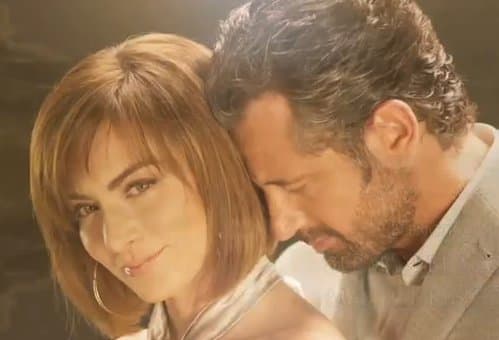 No te pierdas '
<b><a href="http://www.univision.com/novelas/caer-en-tentacion">Caer en tentación</a></b>' de lunes a viernes a las 10pm/9c por Univision y descubre si tú también caerías en la tentación de un nuevo amor.