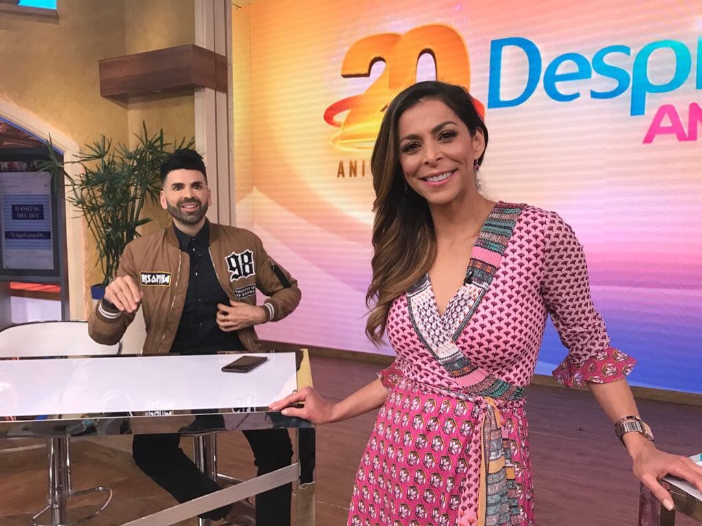 Lourdes Stephen y Jomari Goyso minutos antes de aparecer en el segmento de Sin Rollo Ni Tapujos.