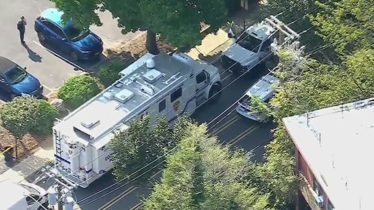 Abandonan cuerpo al interior de maleta en área boscosa de Long Island