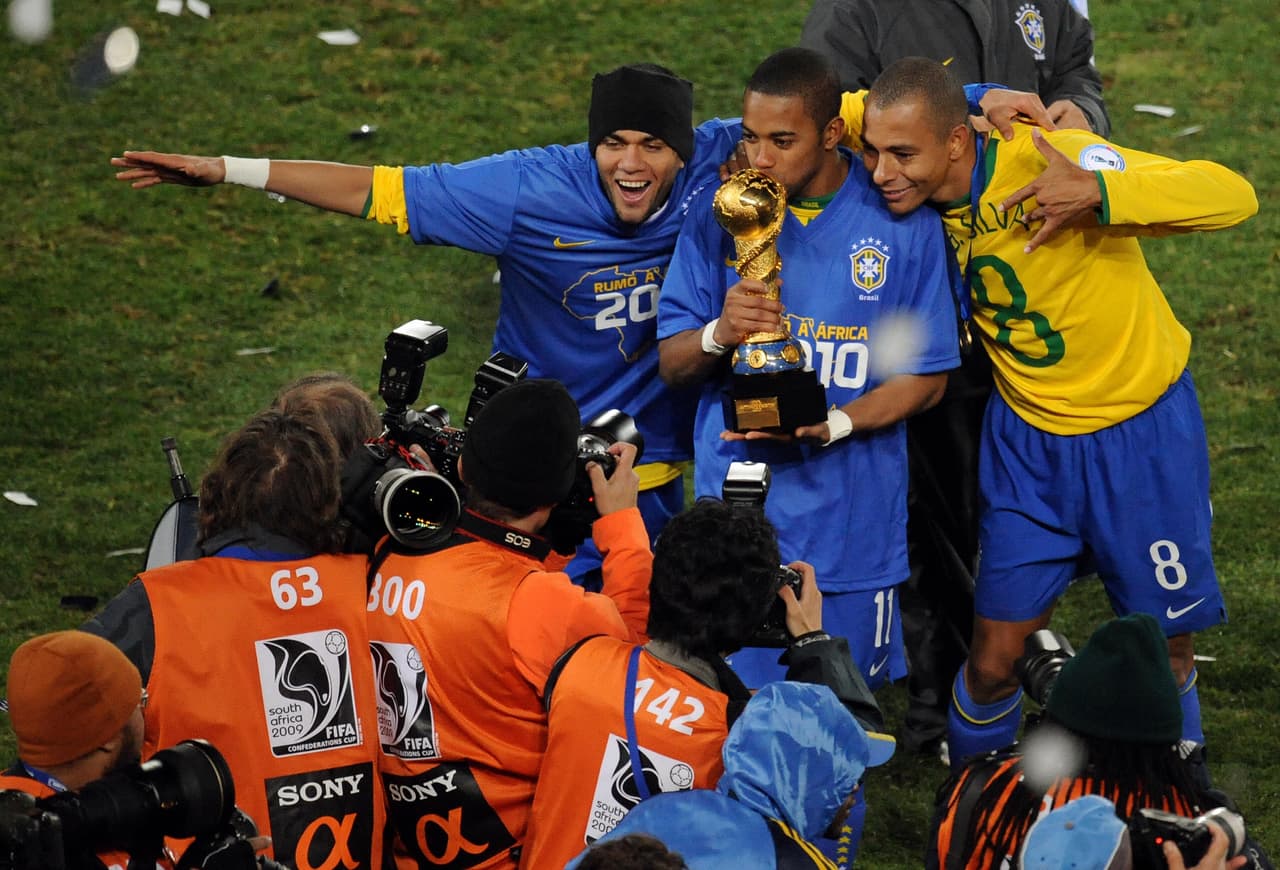 Además del Mundial Sub-20, Dani Alves se ha proclamado con la selección mayor de Brasil en cuatro ocasiones. La primera vez fue en la Copa Confederaciones 2009.