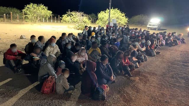 Antes de todos estos cambios el gobierno expulsaba a México a la gran mayoría de familias y personas que viajaban solos. Pero los niños no acompañados se quedaban. Ahora las cosas podrían ser más equitativas para estas familias que escapan de sus países, pero hay quienes expresan su disgusto ante las cámaras de 
<a href="https://www.univision.com/local/arizona-ktvw/">Univision Arizona</a>, ya que según ellos, ya se pudiera reanudar completamente los procesos de asilo.