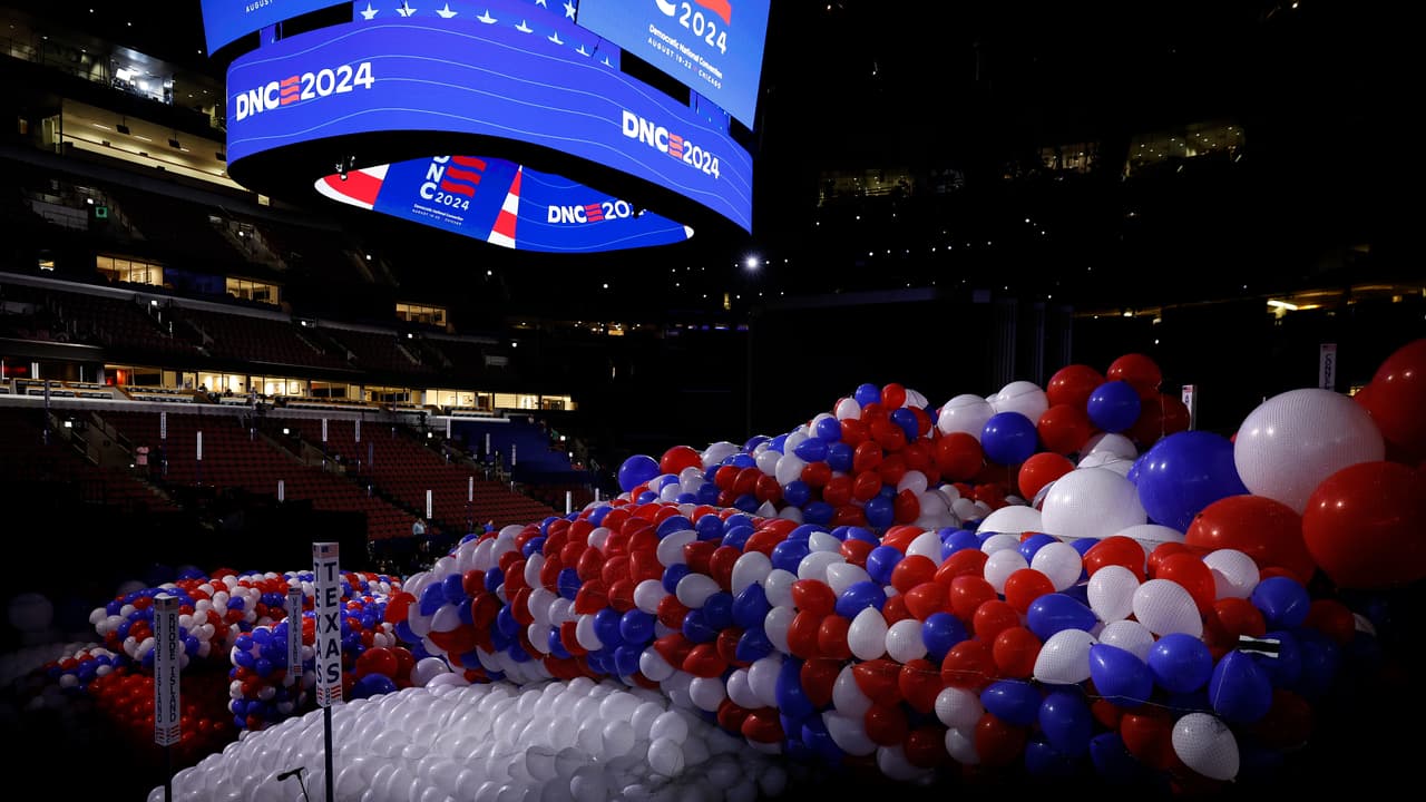 El primer evento, según historiadores, 
<b>tuvo lugar en 1860, en una estructura temporal</b>, ubicada en lo que ahora es la intersección de la calle Lake y Wacker Drive.