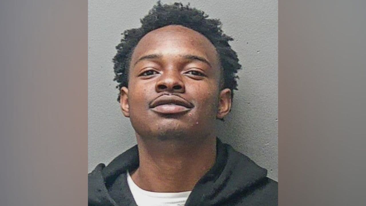 Detienen a sospechoso de herir de bala a un hombre que caminaba hacia centro comercial en Fort Worth