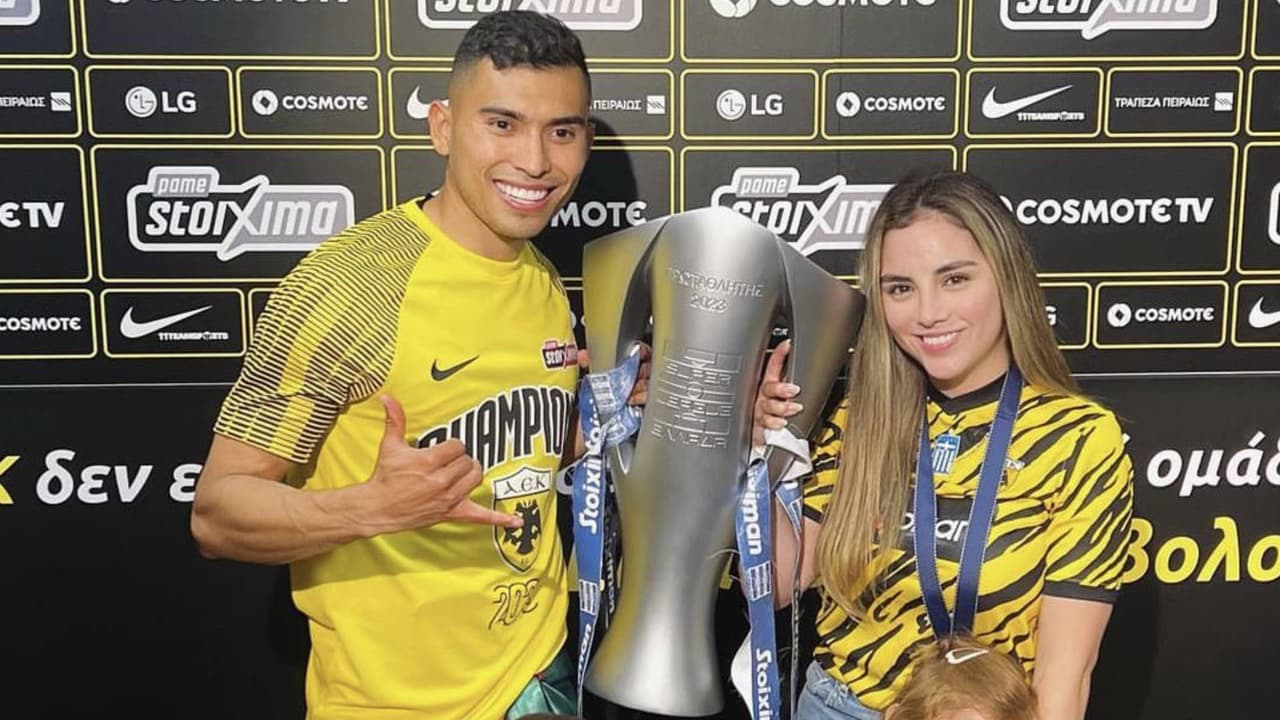 ¡Se queda! AEK Atenas compra la carta de Orbelín Pineda