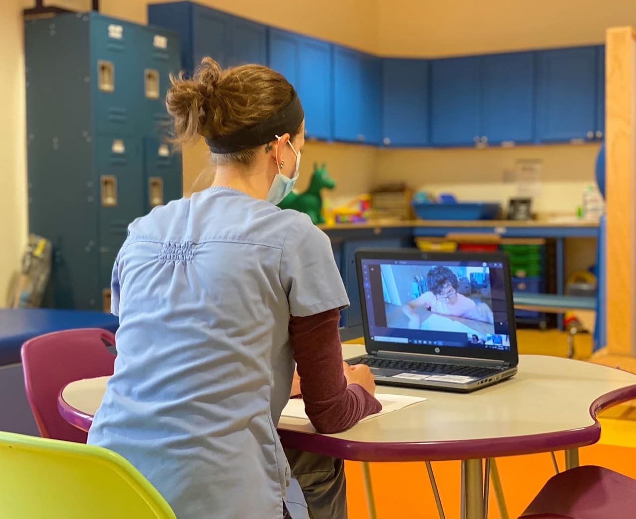 El compromiso y la atención de los médicos, los niños y las niñas de TeletonUSA es enorme y la tecnología es la herramienta para seguir cumpliendo la misión de ayudarlos en lograr su independencia funcional.