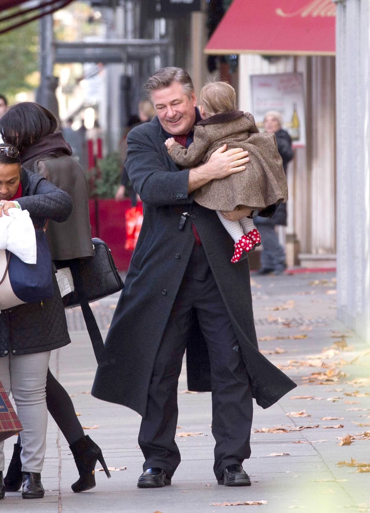 Alec Baldwin es un súper papá.