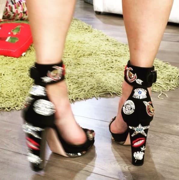 Sofisticada y divertida. Por donde pisa causa conmoción.