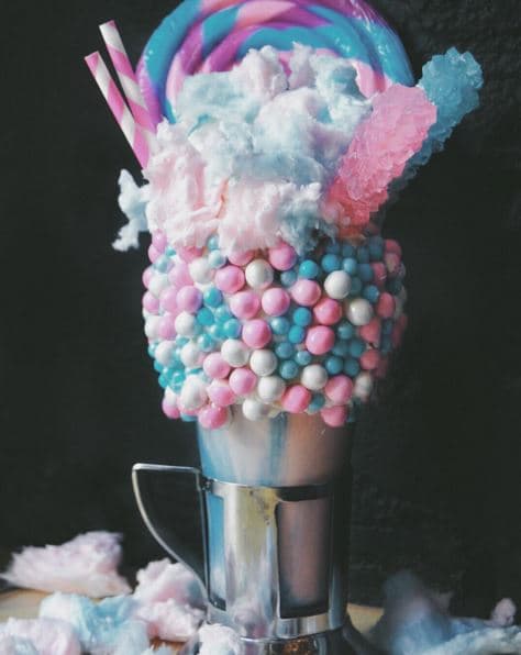 El restaurante Black Tap de Soho trajo una nueva modalidad de merengadas que cautivaron a los amantes del dulce.