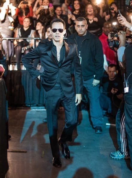 Como los grandes divos, Marc Anthony subió al escenario entre el fervor de miles de fans, con gafas de sol y necesitando solo un movimiento de caderas para enloquecer a un público mayoritariamente latino. 