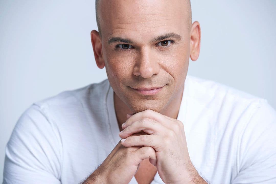 Pero tampoco podemos dejar de lado la posibilidad de que nuestro atlético Dr. Juan sea quien nos represente.