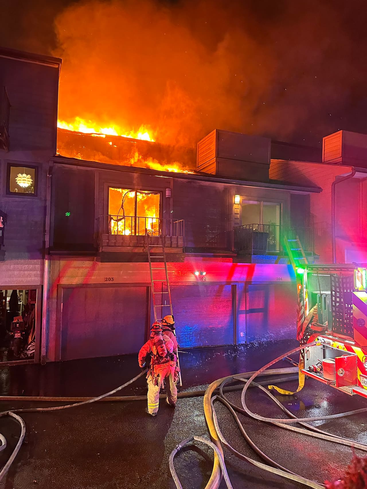 Tras la acción de 15 unidades de bomberos y al menos 73 oficiales en acción, el fuego fue disipado alrededor de las 9:00 de la noche.
