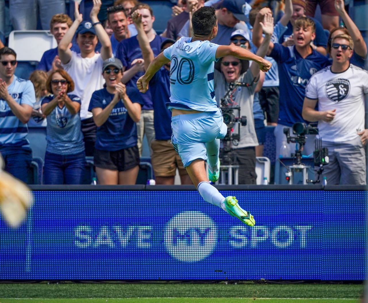 Daniel Salloi marcó la igualdad para el SKC, que perdió la ocasión para arrebatarle la primera posición del Oeste a Seattle Sounders FC.
<br>