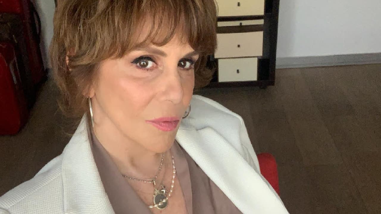 Rebecca Jones ventiló el mal diagnóstico que le dieron: trataron su cáncer como colitis