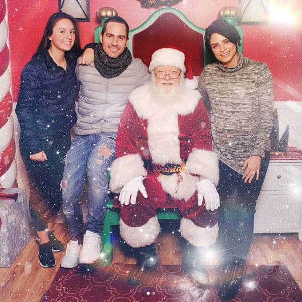En diciembre de 2017 Lorenza pasó las fiesta decembrinas con su padre y la familia Derbez.