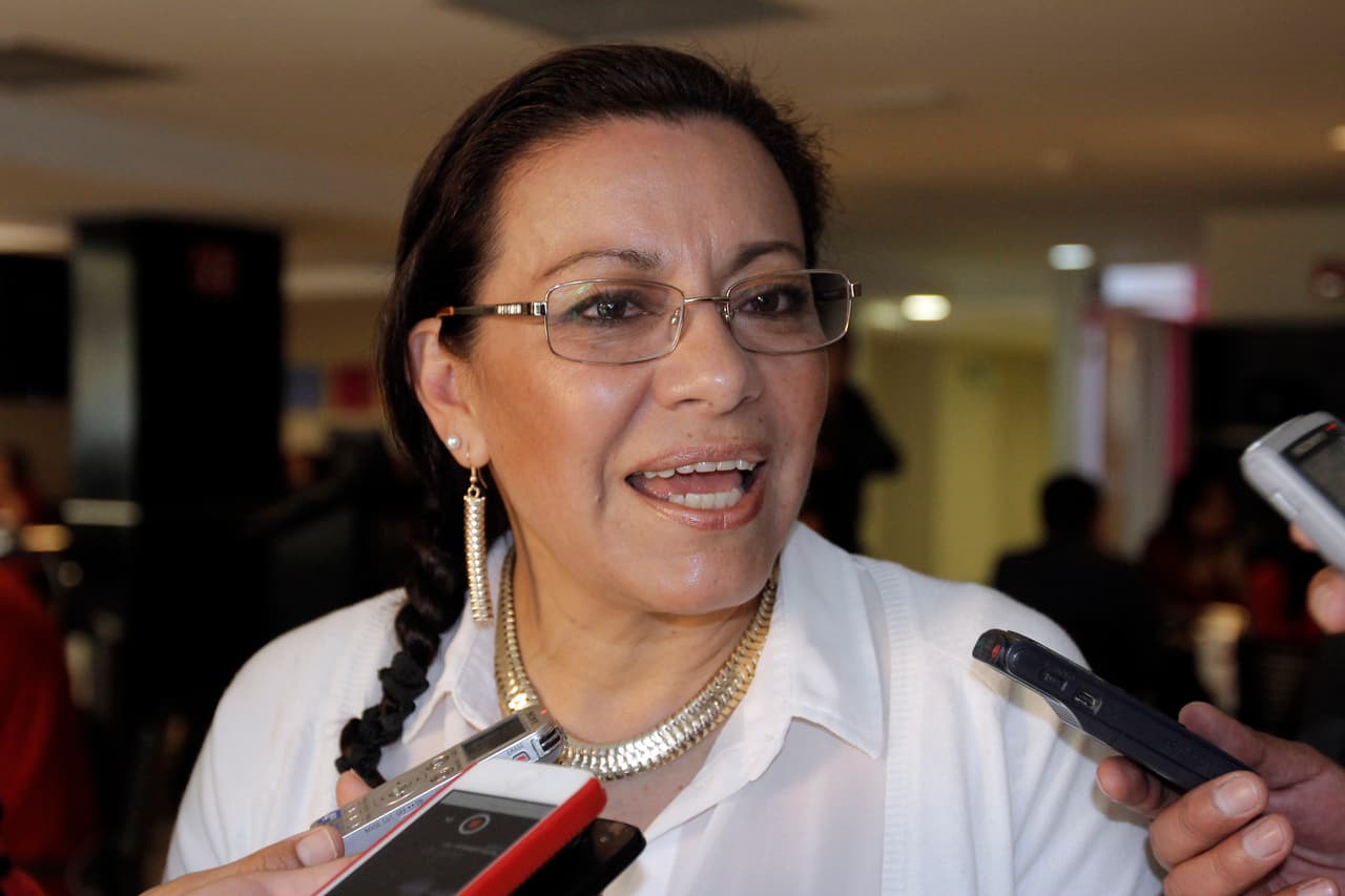 MEX50. ZIHUATEUTLA (MÉXICO), 02/06/2018.- Fotografía de archivo fechada el 7 de abril de 2018, que muestra a la candidata a diputada local por el Partido Verde Ecologísta de Mexico (PVEM) Juana Iraís Maldonado, mientras habla en entrevista con los medios de comunicación. Una candidata a diputada y una regidora fueron asesinadas a balazos la madrugada de este sábado en el central estado de Puebla, con lo que aumenta la cifra de políticos muertos de manera violenta durante el actual proceso electoral en México. EFE/Hilda Ríos