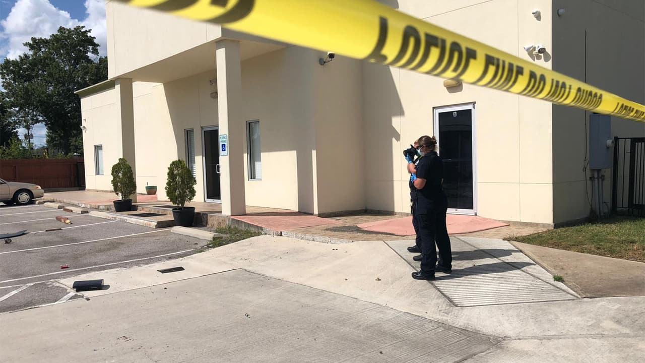 El vehículo colisionó con esta propiedad.