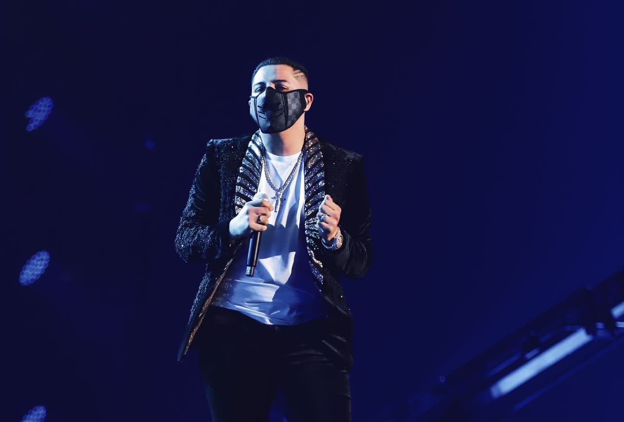 Sentimiento y ritmo es lo que estos chicos de Grupo Firme nos regalaron durante los ensayos de Premios Juventud 2020.